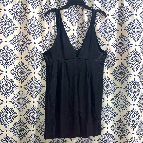 🛍 Wild fable black v-neck mini dress - Picture 3 of 5
